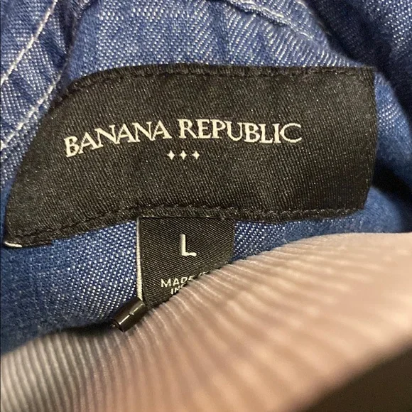 Banana Republic Blue Button Down Shirt with Notched Collar and Cuffed Sleeves - Picture 2 of 6